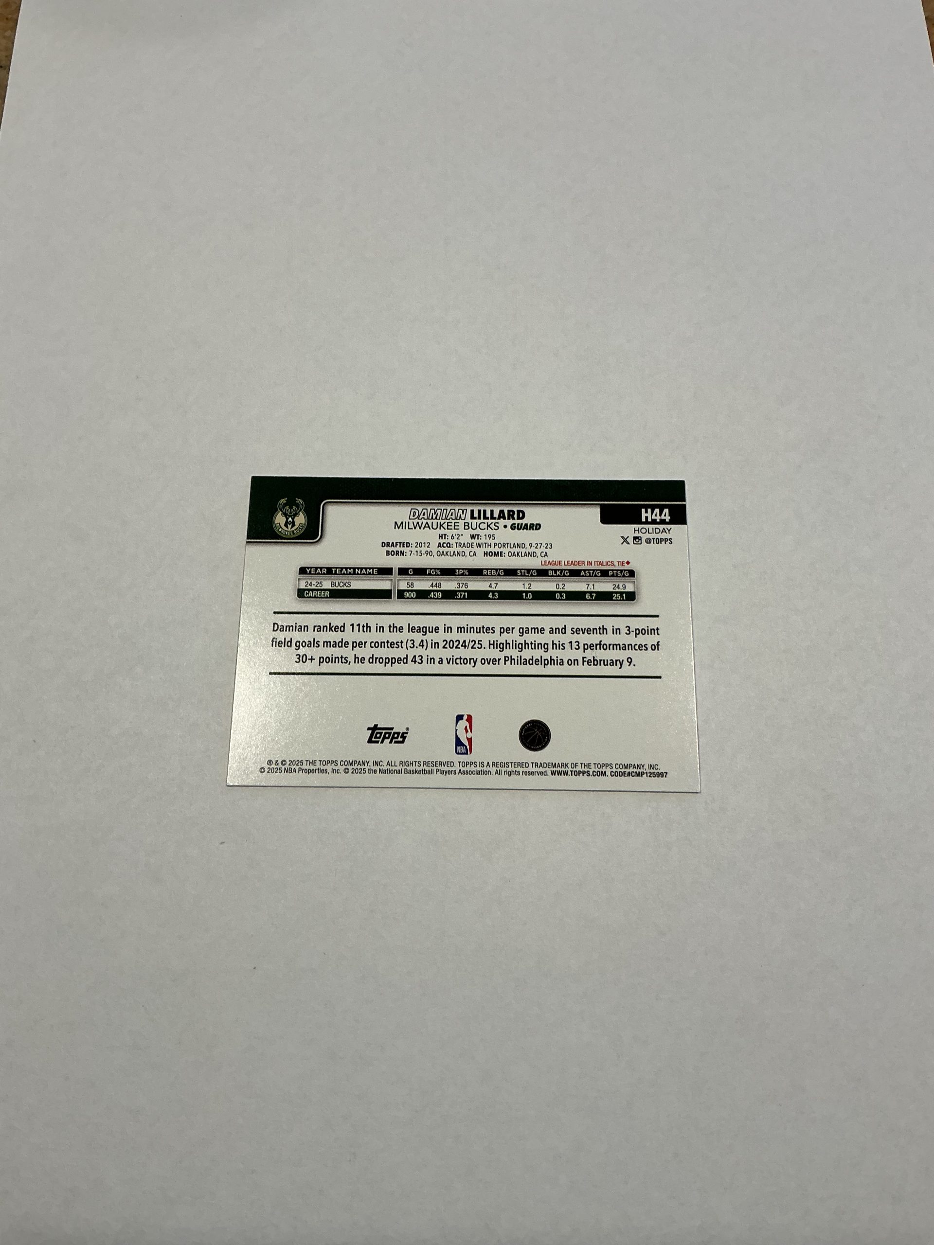 Topps Damian Lillard H44 2025/26 Holiday - Image 2